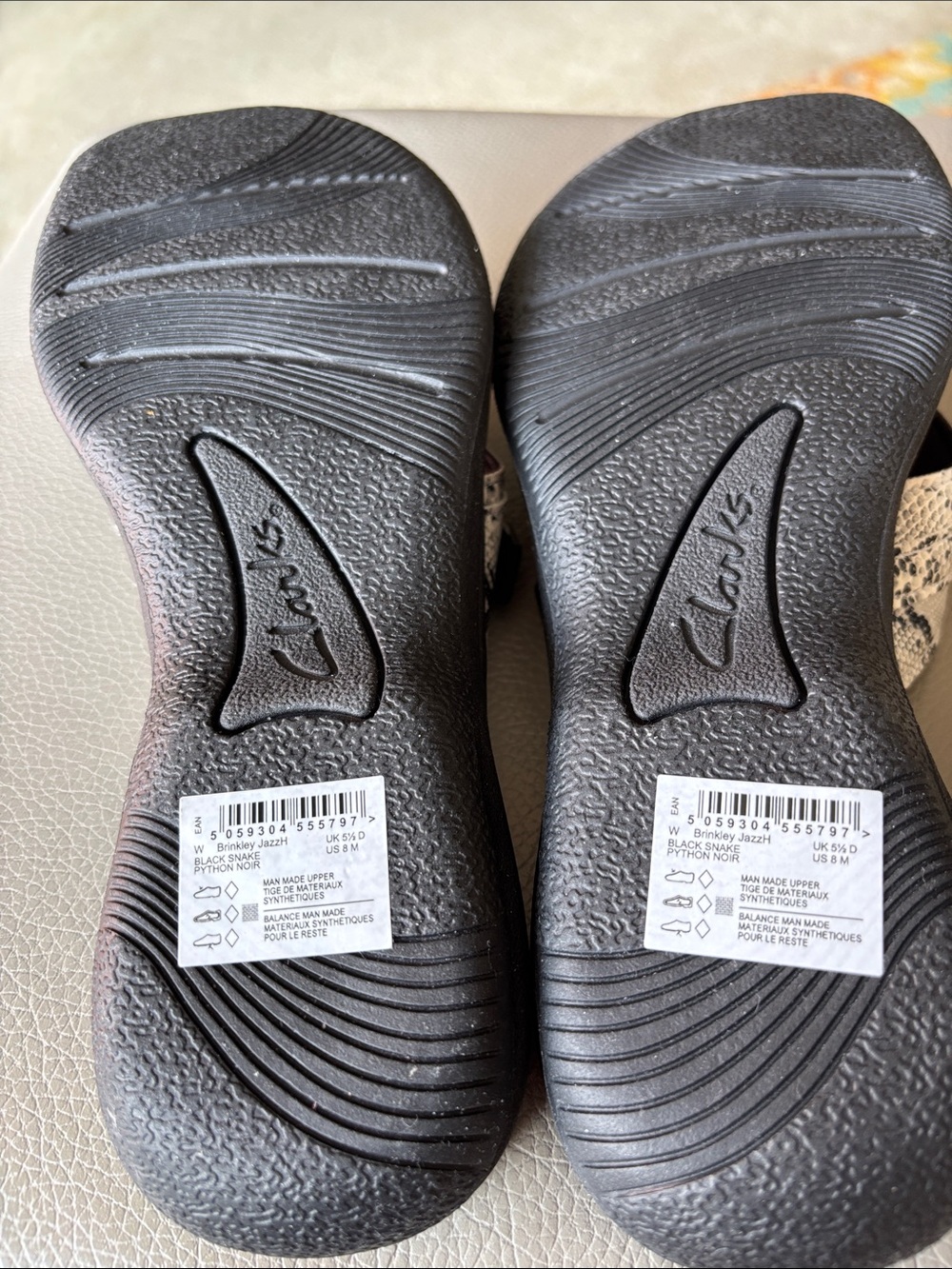 Clarks Cloudsteppers Black Sandals with White Snake-Print Straps - Picture 4 of 5
